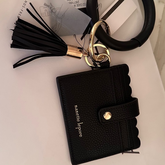 Black bracelet with a gold o- ring for car keys and credit card holder. - Picture 3 of 6